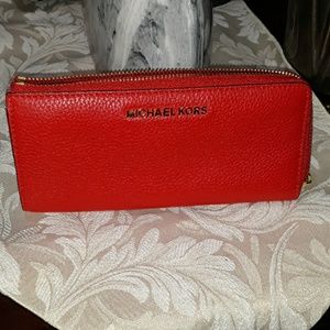 Michael Kors Zip Wallet